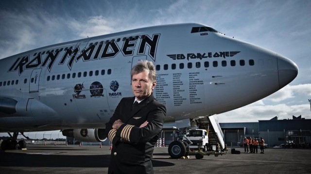 Gitaris Iron Maiden, Bruce Dickinson. (Foto: Instagram @johnmcmurtrie666.)