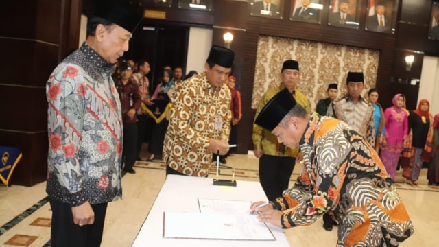 Pelantikan Achmad Taufiqoerrochman sebagai Kabakamla oleh Menkopolhukam Wiranto (Foto: Dok. Humas Bakamla)