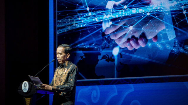 Presiden Joko Widodo menyampaikan sambutannya pada acara The Bali Fintech Agenda dalam rangkaian Pertemuan Tahunan IMF - WBG 2018. (Foto: ANTARA FOTO/ICom/AM IMF - WBG/Afriadi Hikmal)