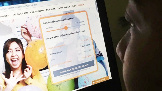 Kalkulator pinjaman online. (Foto: Fitra Andrianto/kumparan)