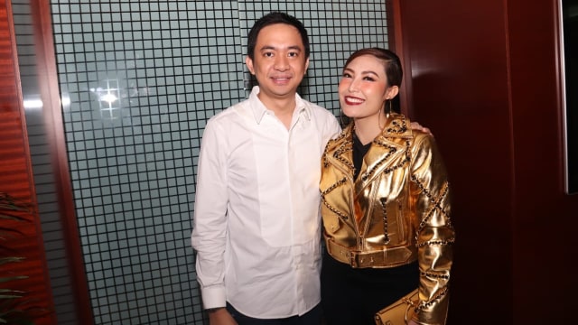 Ayu Dewi dan suami. Foto: Munady/kumparan