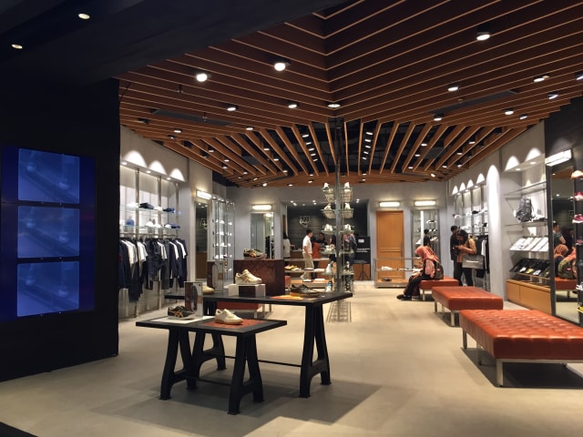 Gerai Onitsuka Tiger di Pakuwon Mall Surabaya. (Foto: dok. Avissa Harness/ kumparan)