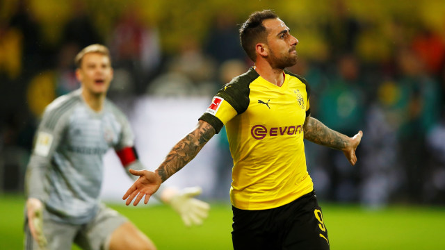 Selebrasi Paco Alcacer usai membobol gawang Manuel Neuer. (Foto: REUTERS/Wolfgang Rattay)