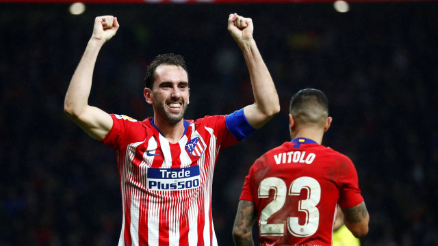 Para pemain Atletico Madrid merayakan gol Diego Godin ke gawang Athletic Bilbao. Foto: Juan Medina/Reuters