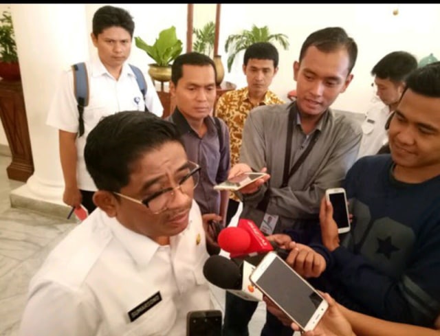 Jadi Wartawan, dari Diancam Ditembak hingga Foto dengan Artis Idola (4)