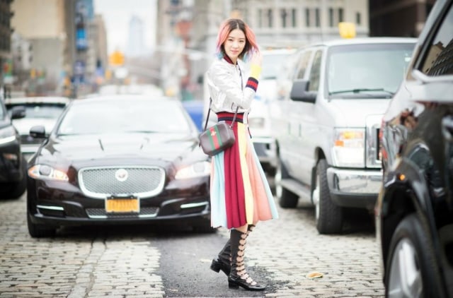 Biar Nggak Ngebosenin, Sulap Bomber Jacket Jadi 5 Outfit OOTD (7)