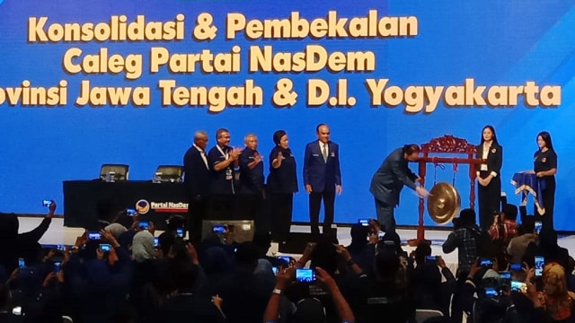 Surya Paloh berikan pembekalan kepada caleg NasDem se-Jawa Tengah dan se-Yogyakarta di Kabupaten Karanganyar, Jawa Tengah, Minggu (11/11/2018). (Foto: Rafyq Panjaitan/kumparan)