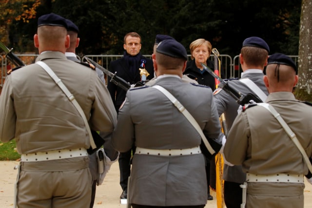 Macron dan Merkel di Peringatan 100 tahun berakhirnya Perang Dunia I (Foto: Reuters/Philippe Wojazer)