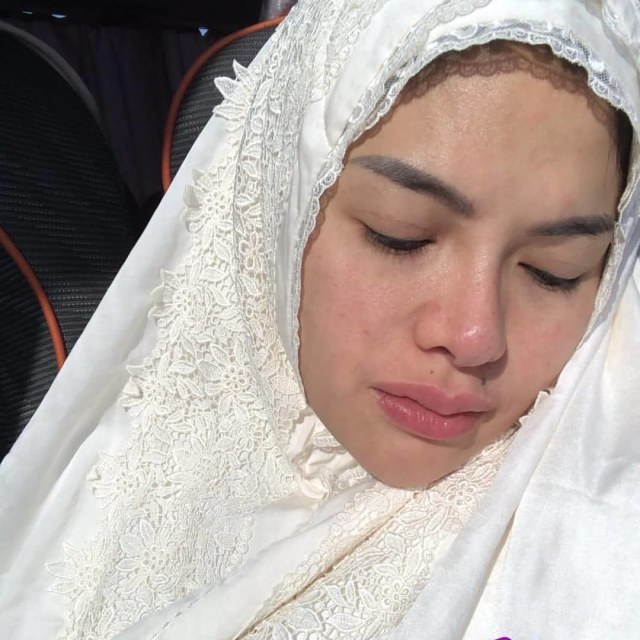 Intip 7 Penampilan Nikita Mirzani yang Sedang Hamil saat Pergi Umrah  (3)
