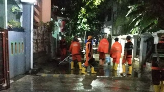 Banjir di Kelurahan Cipinang Melayu berangsur surut. (Foto: Twitter@BPBDJakarta)