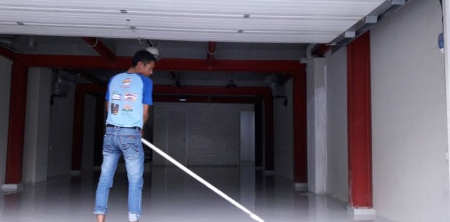 Kelebihan dan Kekurangan Cat Lantai yang Perlu Dipertimbangkan untuk Garasi Kendaraan Anda