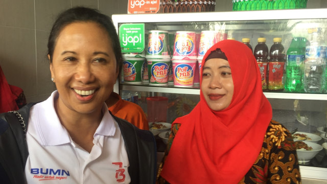 Menteri BUMN Rini Soemarno di Rest Area 597 B Madiun. (Foto: Moh Fajri/kumparan)
