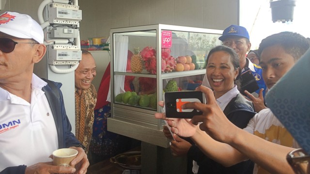 Menteri BUMN Rini Soemarno di Rest Area 597 B Madiun. (Foto: Moh Fajri/kumparan)