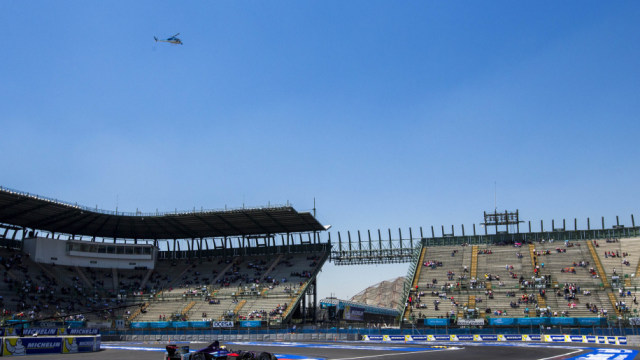 Tribun penonton yang relatif sepi (Foto: Formula E)