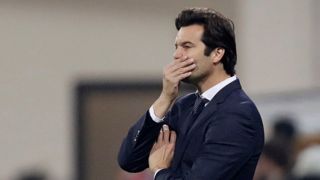 Solari saat memimpin Madrid di sebuah laga. (Foto: REUTERS/David W Cerny)