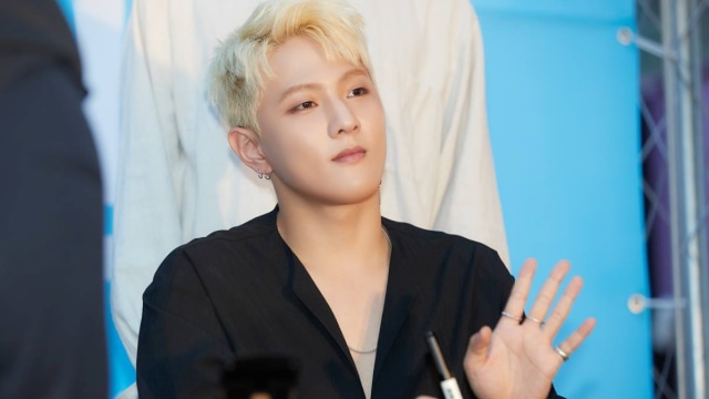 Donghyuk iKON (Foto: Facebook @OfficialYGiKON)