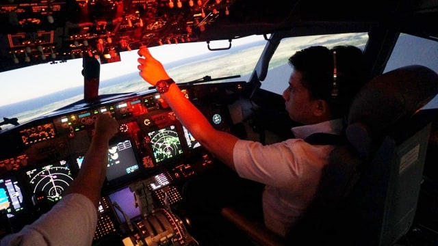 Suasana Pelatihan Pilot Pesawat Lion Air Boeing 737 di Bandara Mas Angkasa Training Center, Cikokol, Tangerang. Foto: Iqbal Firdaus/kumparan