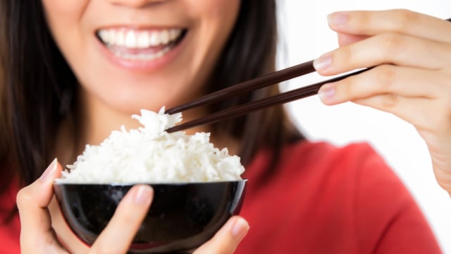 Memasak nasi.  Foto: Shutterstock