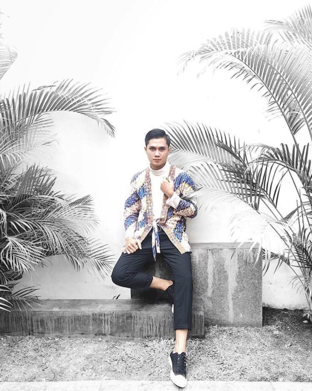 4 Gaya Fashion Cowok Anti Mainstream yang Bisa Kamu Tiru (4)