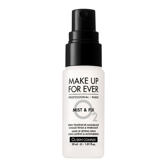 Rekomendasi 7 Setting Spray yang Melembapkan dan Bikin Wajah Terlihat Dewy (1)