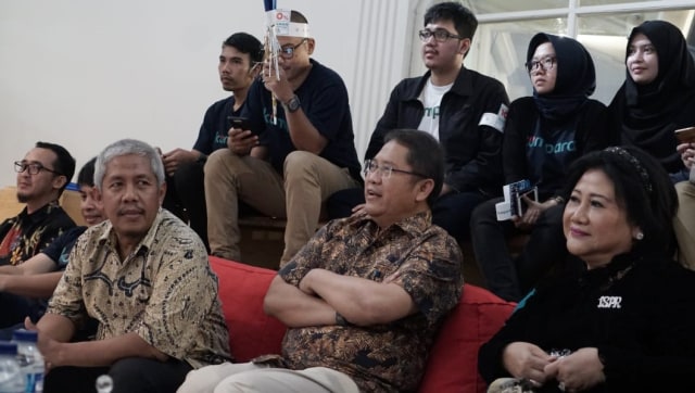 Wakil Dewan Pers Ahmad Djauhar (kiri), Menteri Komunikasi dan Informatika Rudiantara (tengah), dan Ketua LSPR, Prita Kemal Gani (kanan) dalam acara 100 persen wartawan di kantor kumparan. (Foto: Helmi Afandi Abdullah/kumparan)