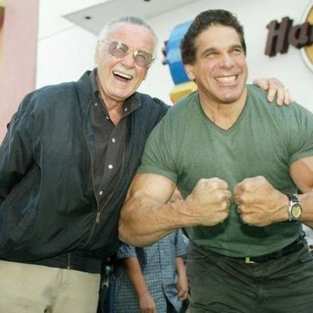 Stan Lee bersama pemain utama film The Trial of the Incredible Hulk 1989. (Foto: Instagram/@therealstanlee)