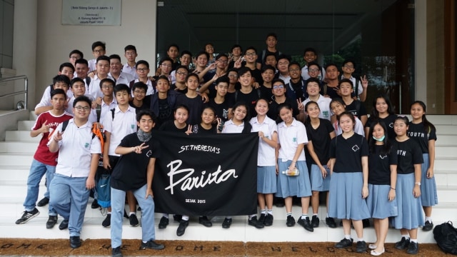 Suporter sekolah BARISTA dari SMA Santa Theresia (Foto: Kresna Batara/SMA Santa Theresia)