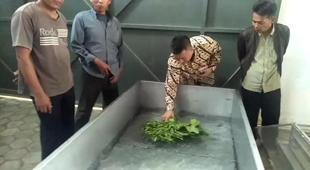 Petani di Brebes Dikenalkan dengan Teknologi Generator Ozon 