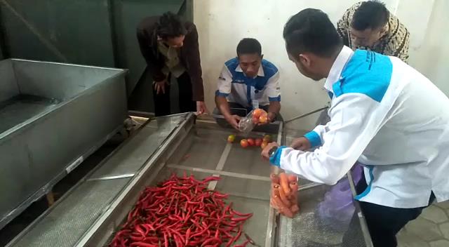 Petani di Brebes Dikenalkan dengan Teknologi Generator Ozon  (2)
