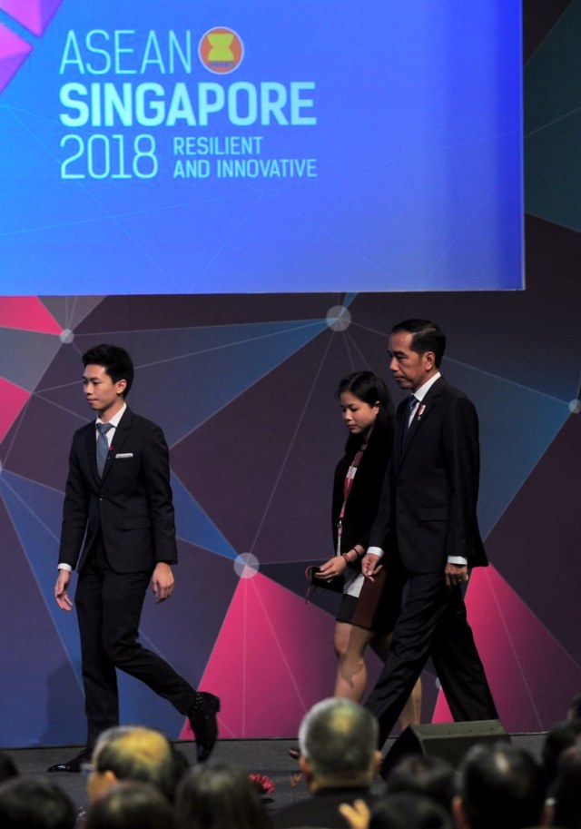 Presiden Joko Widodo menghadiri Pembukaan KTT ke-33 ASEAN di Singapura. (Foto: Dok. Biro Pers Setpres)