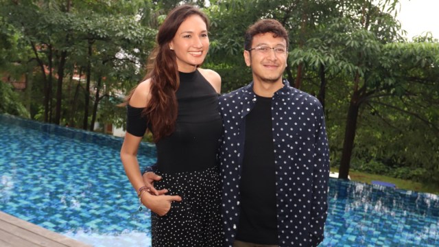 Nadine Chandrawinata dan Aktor Dimas Anggara. (Foto: Munady)
