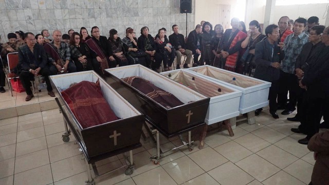 Jenazah Daperum Nainggolan sekeluarga, korban pembunuhan di Pondok Gede. (Foto: Iqbal Firdaus/kumparan)