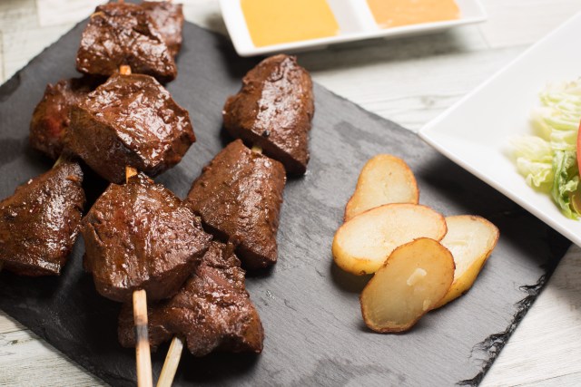 anticuchos, makanan khas Peru (Foto: Shutter Stock)