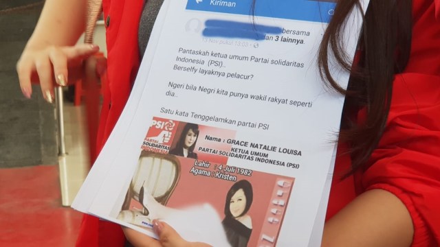 Barang bukti yang dibawa oleh Partai PSI. (Foto: Fadjar Hadi/kumparan)