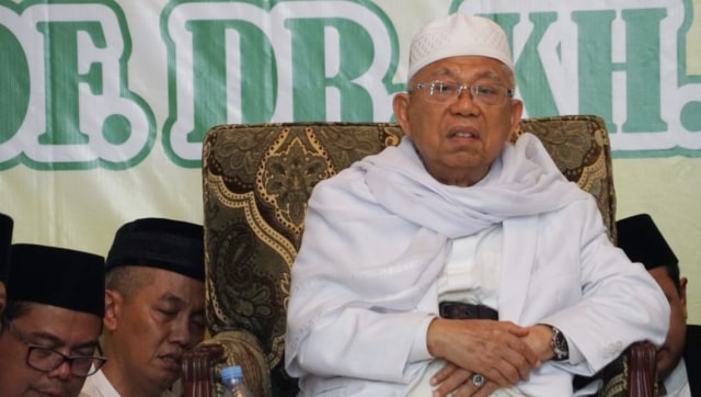 Wapres nomor urut 1, KH Ma'ruf Amin (kiri) hadiri peringatan Maulid Nabi Muhammad SAW di Jalan Situbondo, Jakarta. (Foto: Helmi Afandi/kumparan)