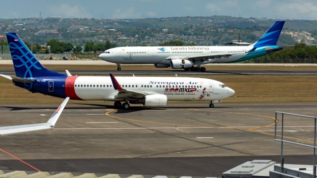 Ilustrasi Maskapai Garuda dan Sriwijaya Air. Foto: Shutter stock