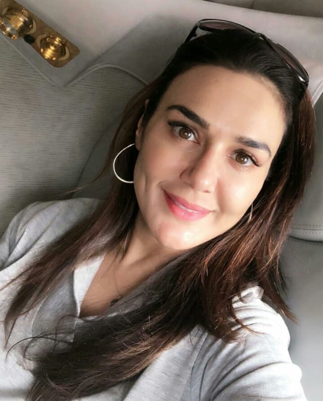 Intip 5 Aktivitas Preity Zinta di Usia 43 Tahun yang Terlihat Muda (2)