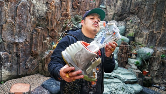 Sneakers, salah satu koleksi Vellen Roeslan dari North Sneaker Squad. (Foto: Helmi Afandi Abdullah/kumparan)