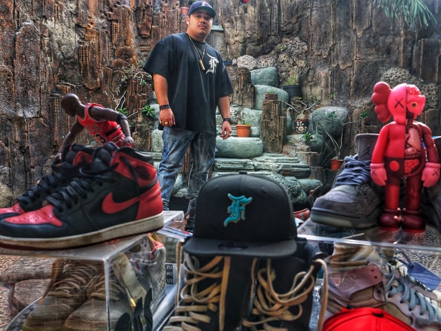 Sneakers, salah satu koleksi Vellen Roeslan, Ketua North Sneaker Squad. (Foto: Helmi Afandi Abdullah/kumparan)