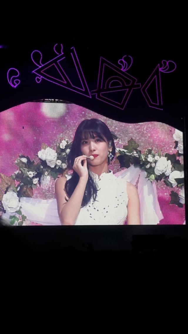 Sosok Momo Twice di konser Twice Land, diabadikan oleh penggemar. (Foto: Irene)