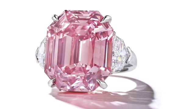 Berlian merah jambu langka. (Foto: Christie's)
