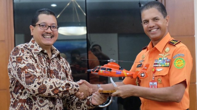 Serah terima pembelian Helikopter SAR ke Basarnas oleh PT DI (Foto: Dok. PT DI)