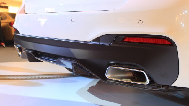 Diffuser BMW Seri 5 M Performance Parts (Foto: Aditya Pratama Niagara/kumparanOTO)