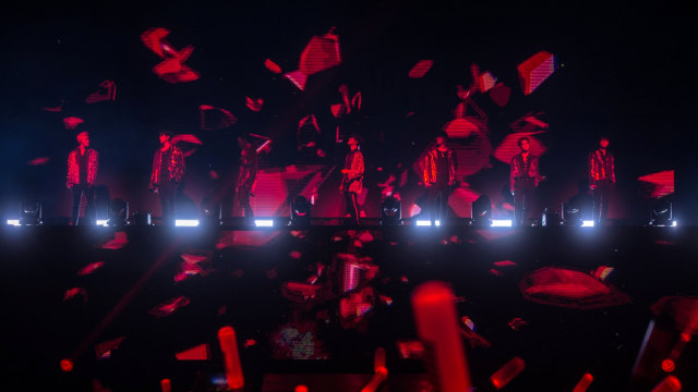 Konser 'iKON 2018 Continue Tour' di Tennis Indoor Senayan, Jakarta, Minggu (18/11). (Foto: YG Entertainment)