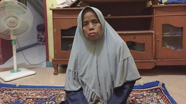 Sartika (56) pemulung penemu jasad dalam drum di Bogor. (Foto: Lutfan Darmawan/kumparan)