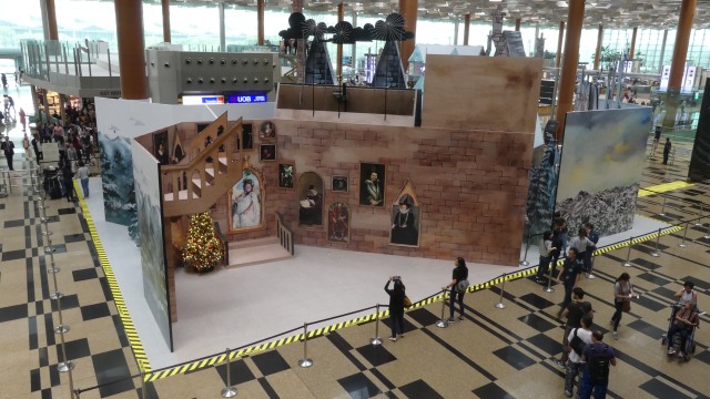 Set a wizarding world holiday di terminal 3 bandara Changi, Singapura (Foto: Azalia Amadea/kumparan)