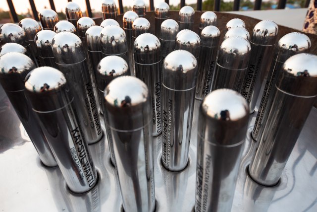 Kapsul waktu yang berisi catatan tentang impian dan harapan anak-anak Indonesia yang berasal dari 34 provinsi di Indonesia. (Foto: Paskalis Khrisno Ayodyantoro)