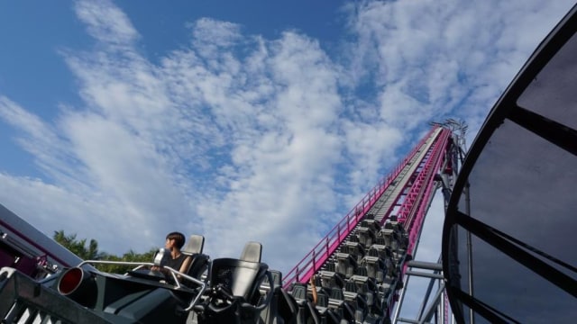 Hypercoaster terpanjang, tertinggi, dan tercepat di Australia. (Foto: Dewi Rachmat Kusuma/kumparan)