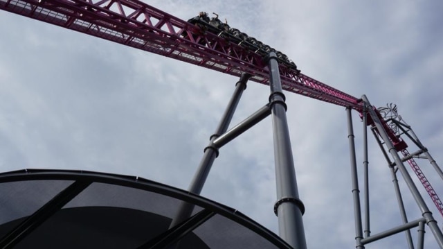 Hypercoaster terpanjang, tertinggi, dan tercepat di Australia. (Foto: Dewi Rachmat Kusuma/kumparan)