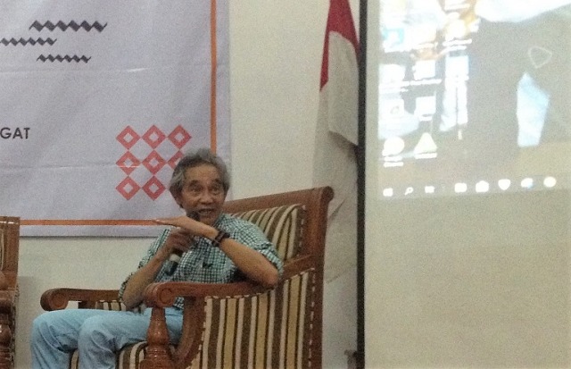 Meninggalkan Atribut Demi Menghindari Diskriminasi (2)
